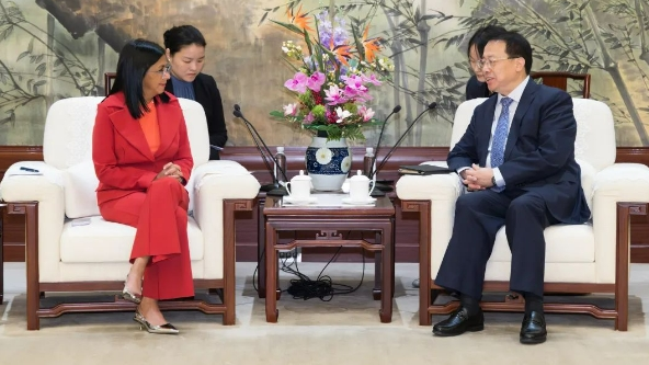 正规实盘配资公司 普京与卢卡申科举行会晤 将扩大在飞机制造等领域合作